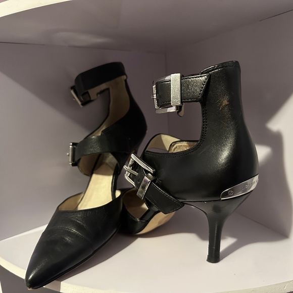 Michael Kors Black leather Pointed Toes Pumps - Picture 1 of 2